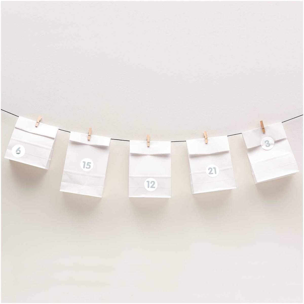 Paper Poetry, Adventskalenderset weiß 24 Tüten inkl. Zubehör