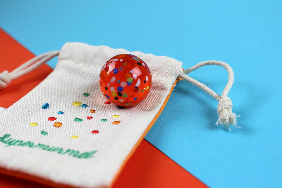 Murmel aus Muranoglas „Supermurmel“ (Orange mit Konfetti-Steinchen)