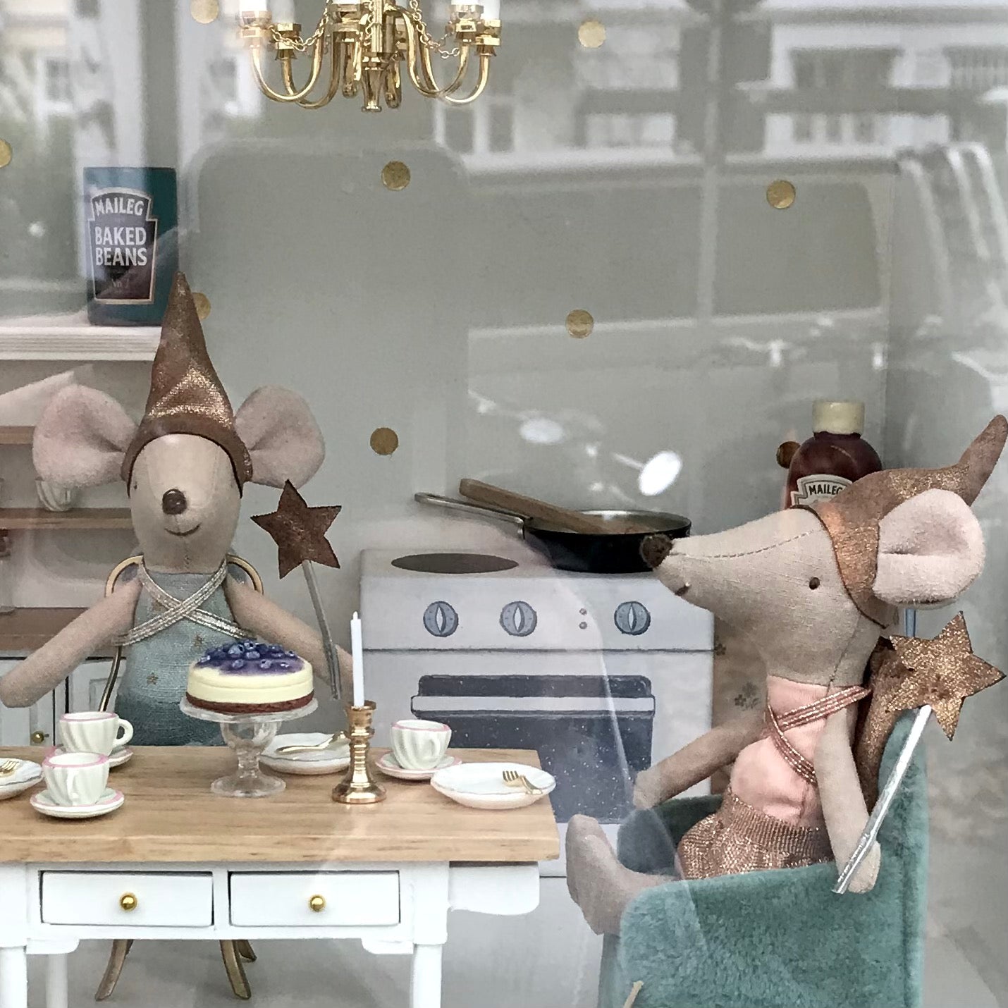 Tea cup (geblümt) mit Untertasse, Miniatur für das Puppenhaus 1:12