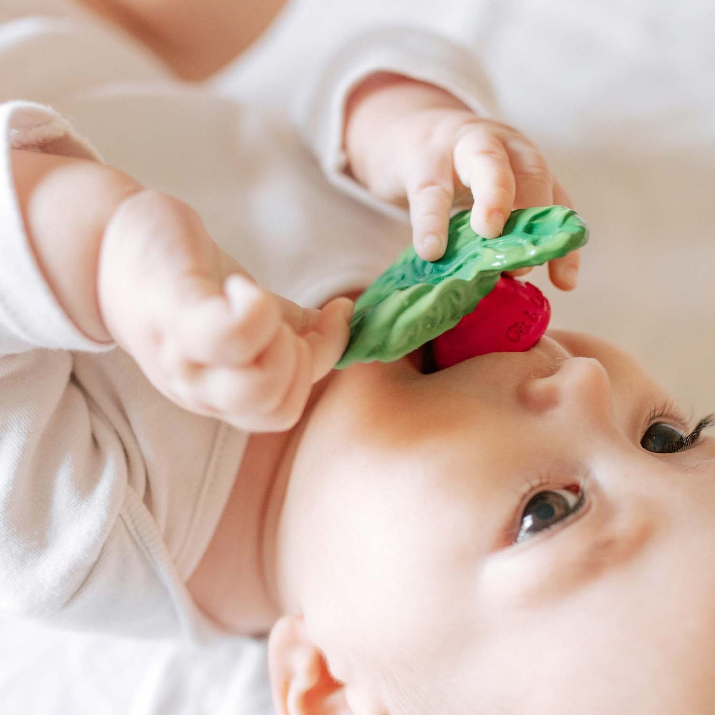 Oli & Carol, Bad und Beißspielzeug, Ramonita the Radish Mini Baby Teether