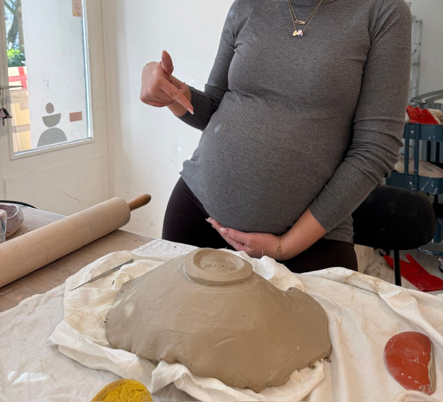 Babybauch-Schale aus Keramik