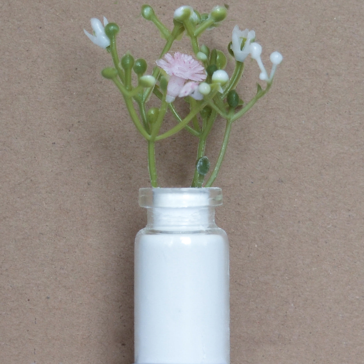 Vase mit Blumen, Miniatur für das Puppenhaus 1:12
